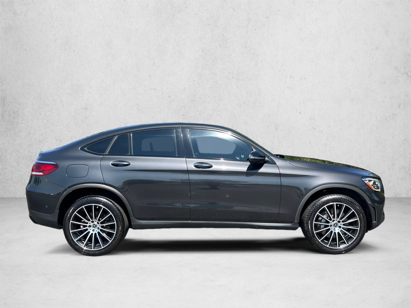 Used 2023 Mercedes-Benz GLC 300 4MATIC Coupe image 4