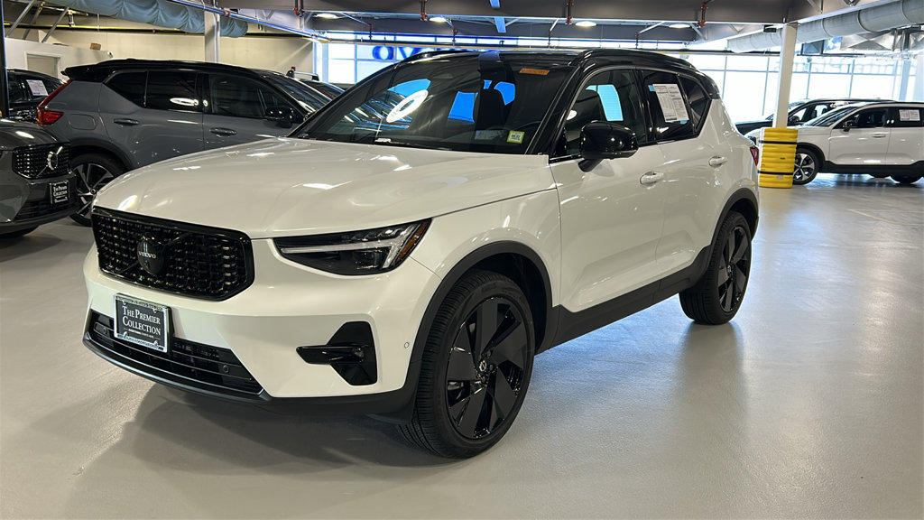 Used 2026 Volvo XC40 B5 Ultra w/ Climate Package AWD/4WD image 3