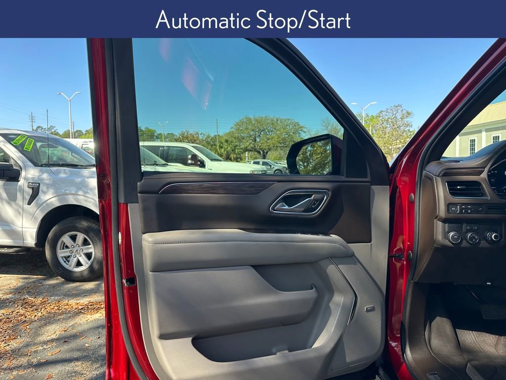 Used 2022 Chevrolet Suburban LT w/ Luxury Package image 25