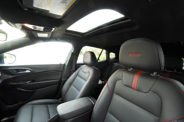 Used 2024 Chevrolet Trax RS w/ Sunroof Package FWD image 20