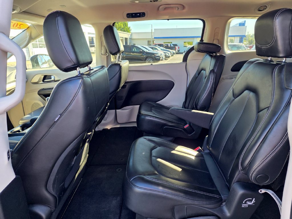 Used 2023 Chrysler Pacifica Touring-L FWD image 27