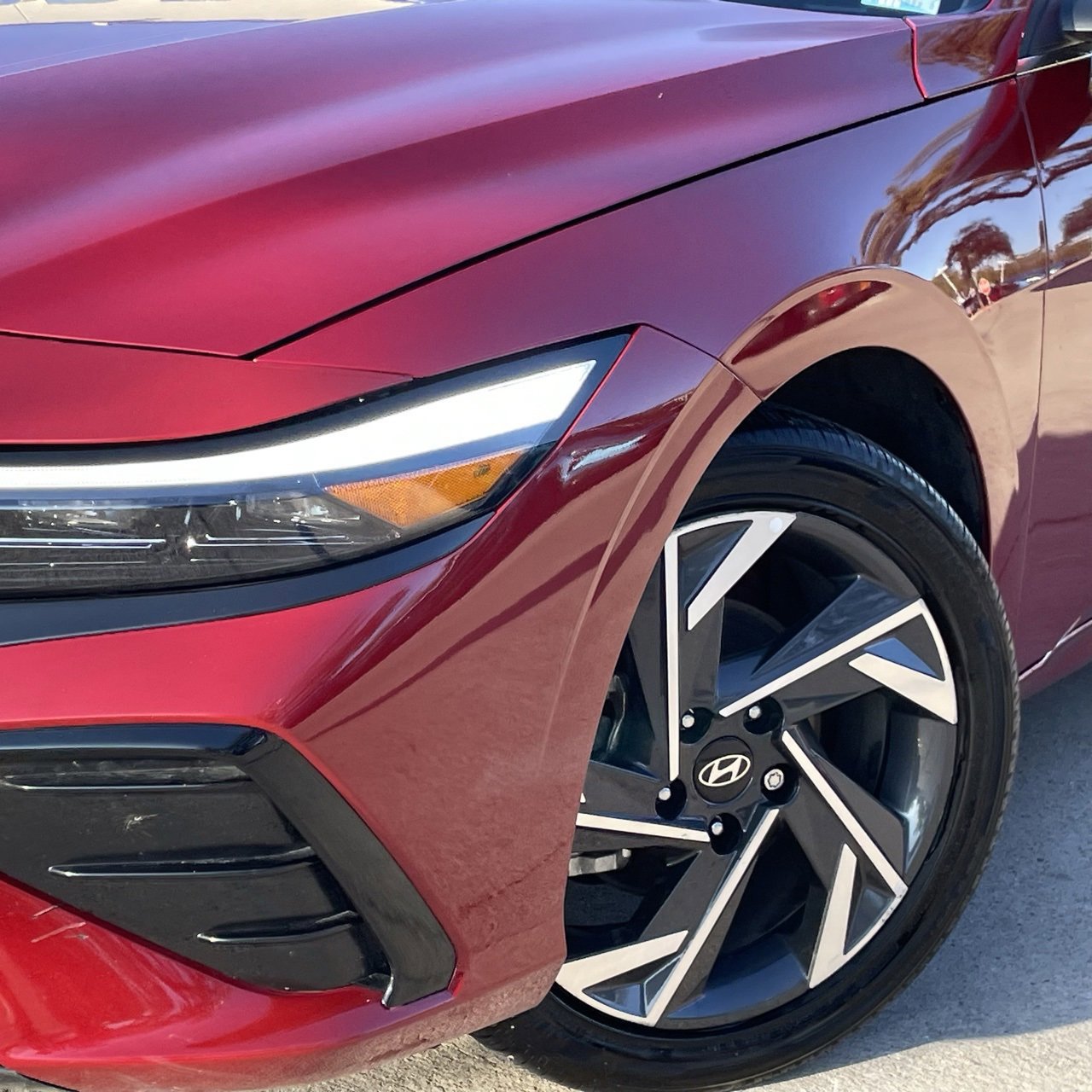 Used 2025 Hyundai Elantra Limited image 8