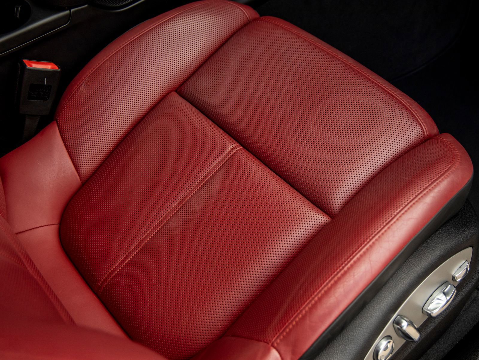 Used 2020 Porsche Macan image 45