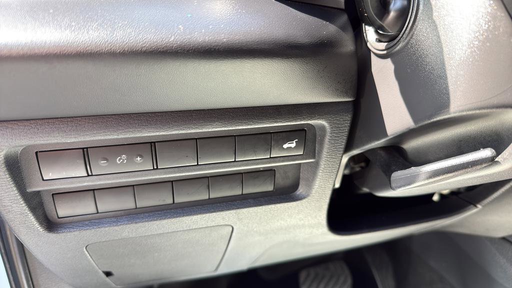 Used 2023 Mitsubishi Outlander SE Black Edition image 21