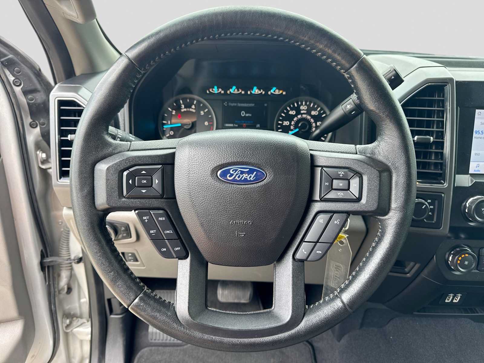 Used 2019 Ford F150 XLT w/ Equipment Group 302A Luxury AWD/4WD image 21