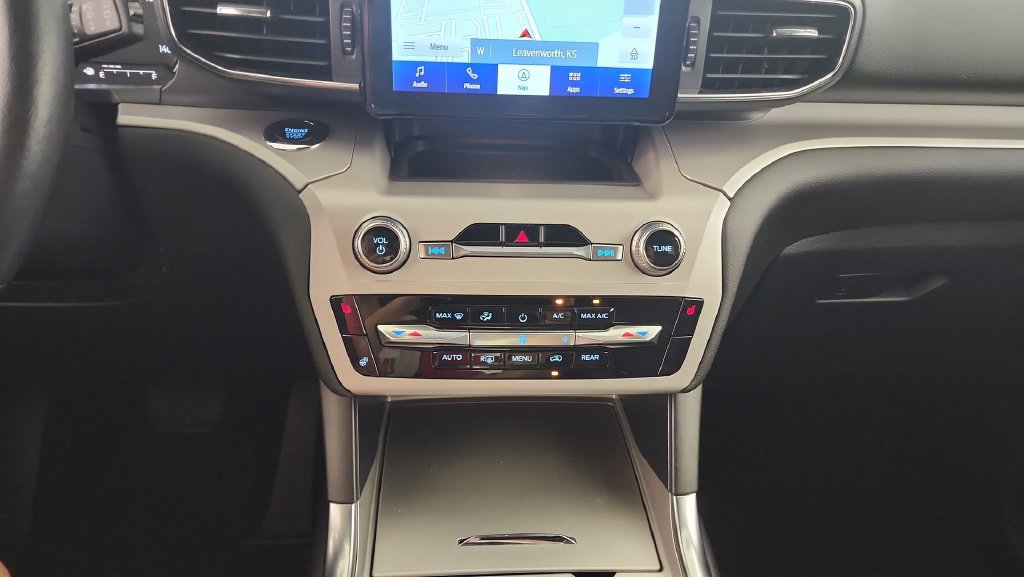 Used 2024 Ford Explorer XLT w/ Equipment Group 202A AWD/4WD image 17