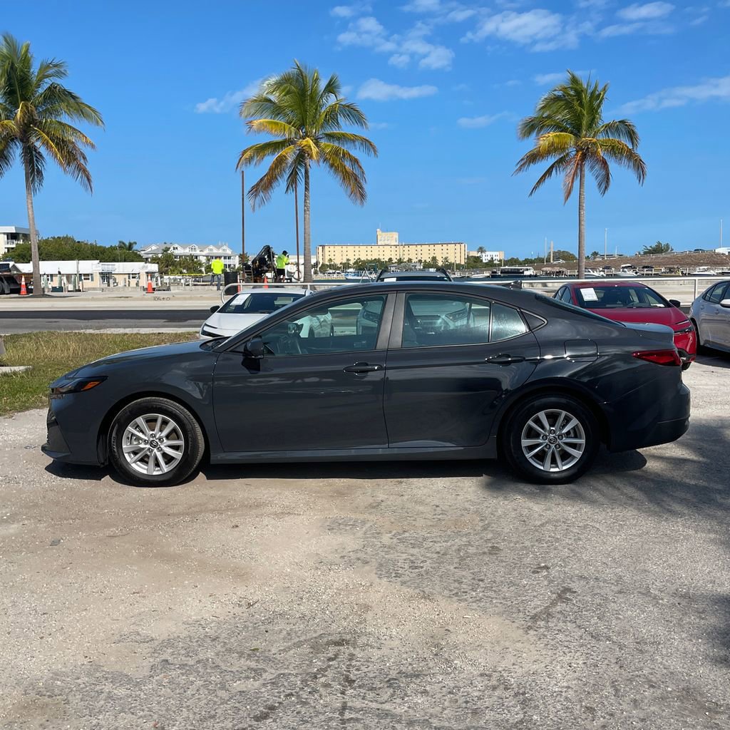 Used 2025 Toyota Camry LE image 7