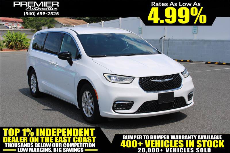 Used 2025 Chrysler Pacifica Select