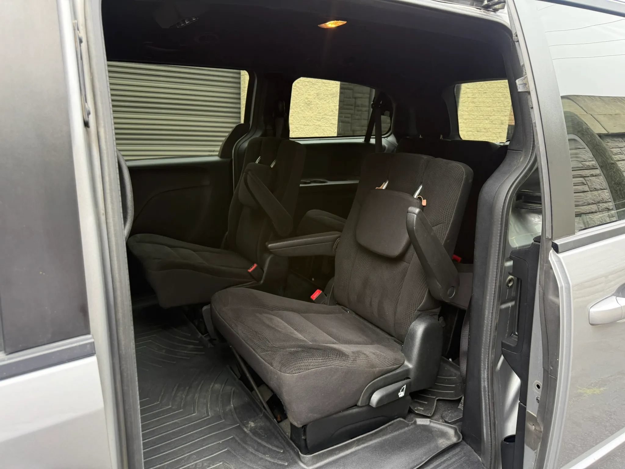 Used 2017 Dodge Grand Caravan SE FWD image 29