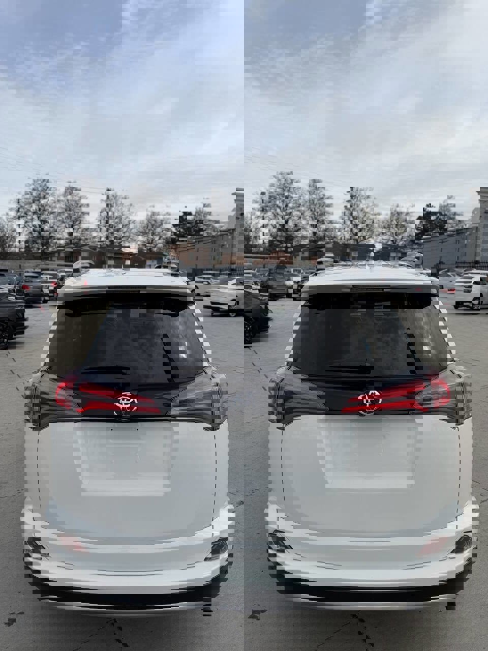 Used 2017 Toyota RAV4 SE w/ Advanced Technology Package image 17