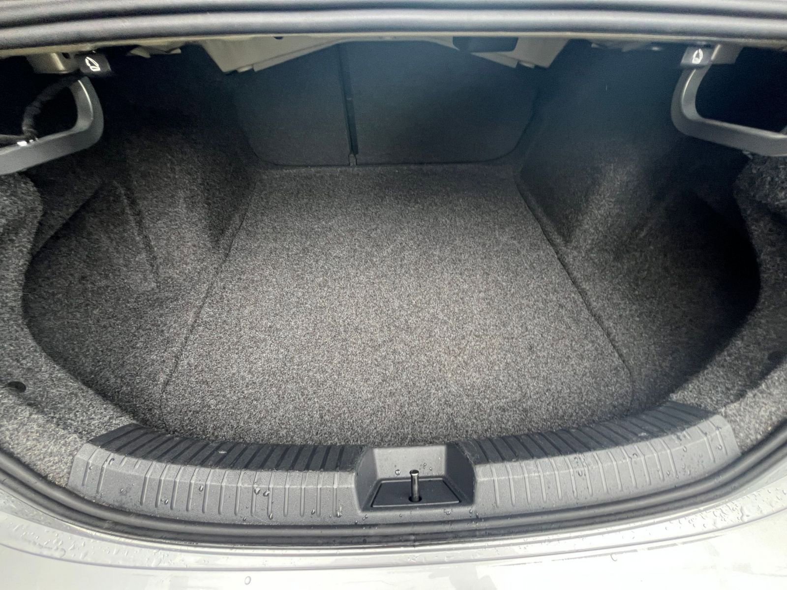 Used 2025 Volkswagen Jetta SE image 34