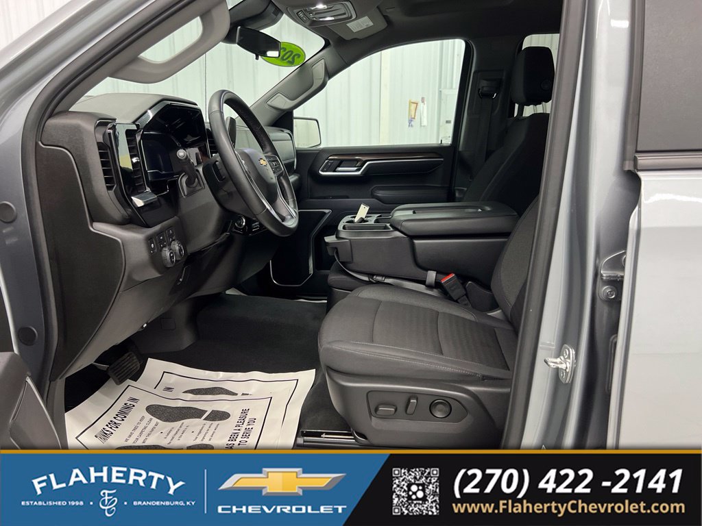 Used 2025 Chevrolet Silverado 1500 LT AWD/4WD image 9