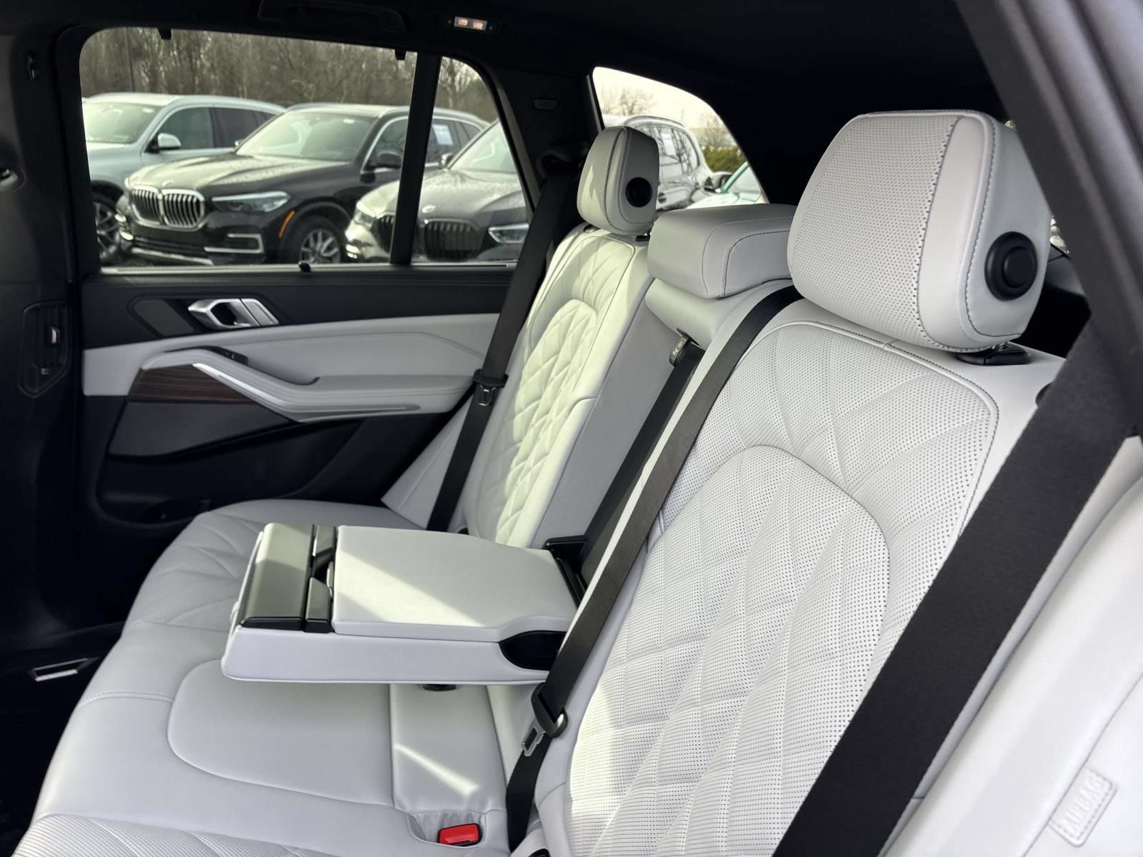 New 2026 BMW X5 xDrive40i w/ M Sport Package AWD/4WD image 26