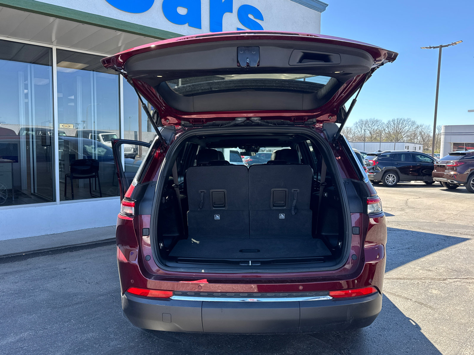 Used 2025 Jeep Grand Cherokee L Laredo AWD/4WD image 17