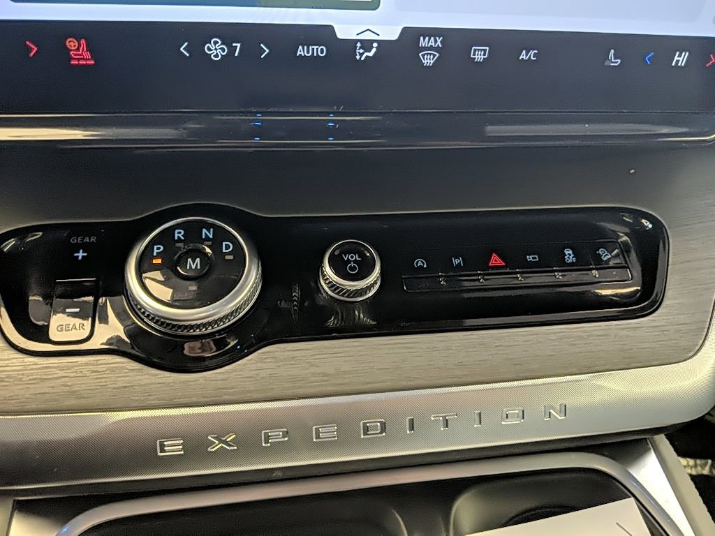 Used 2025 Ford Expedition Max Platinum w/ Driver's Package image 24