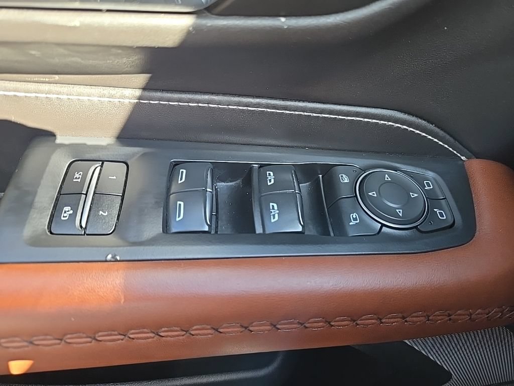 Used 2023 GMC Yukon Denali Ultimate AWD/4WD image 26