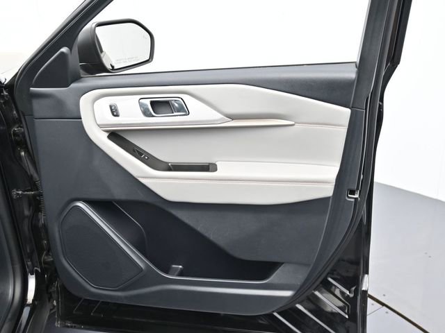 Certified 2025 Ford Explorer Active w/ Active Comfort Package image 30
