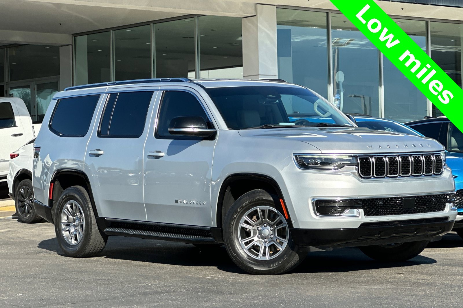 Used 2024 Jeep Wagoneer 4WD image 2