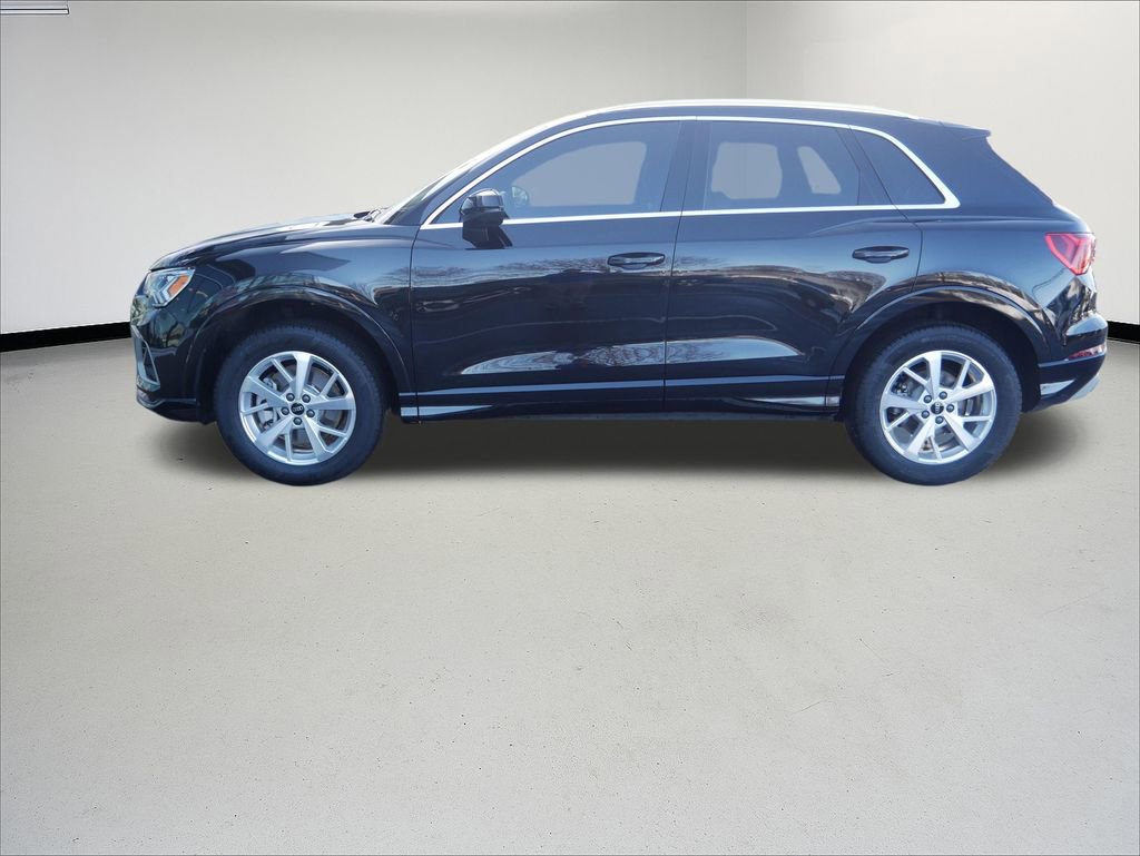 Used 2023 Audi Q3 2.0T Premium w/ Convenience Package image 2