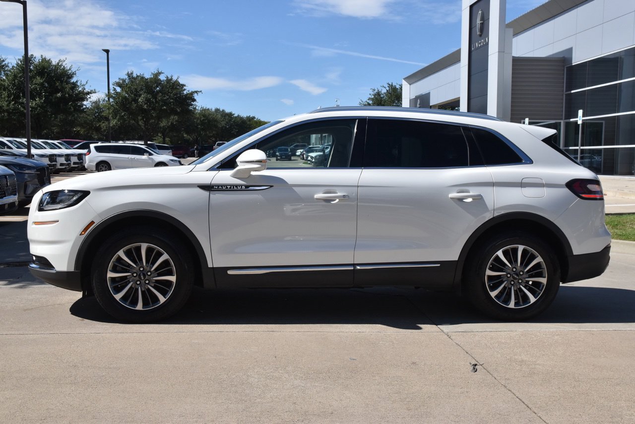Used 2022 Lincoln Nautilus FWD w/ Premium Package image 12