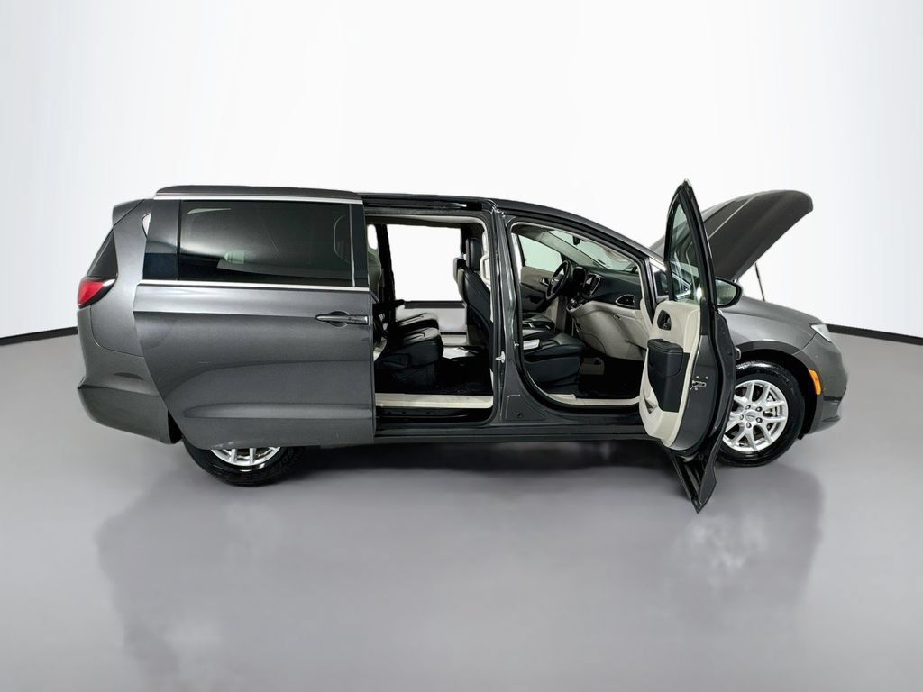Used 2023 Chrysler Pacifica Touring-L FWD image 25