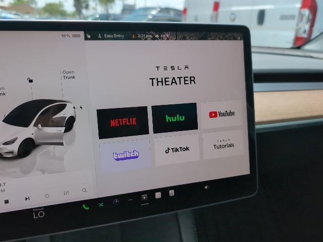 Used 2022 Tesla Model Y Performance image 17