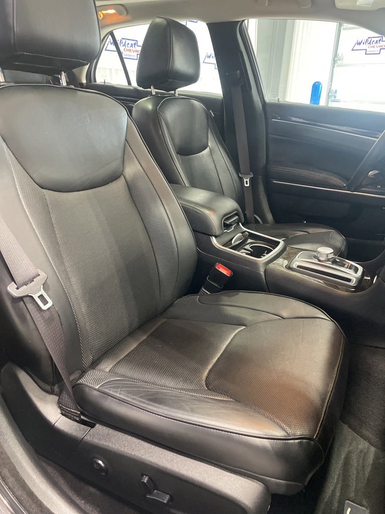 Used 2017 Chrysler 300 C image 45