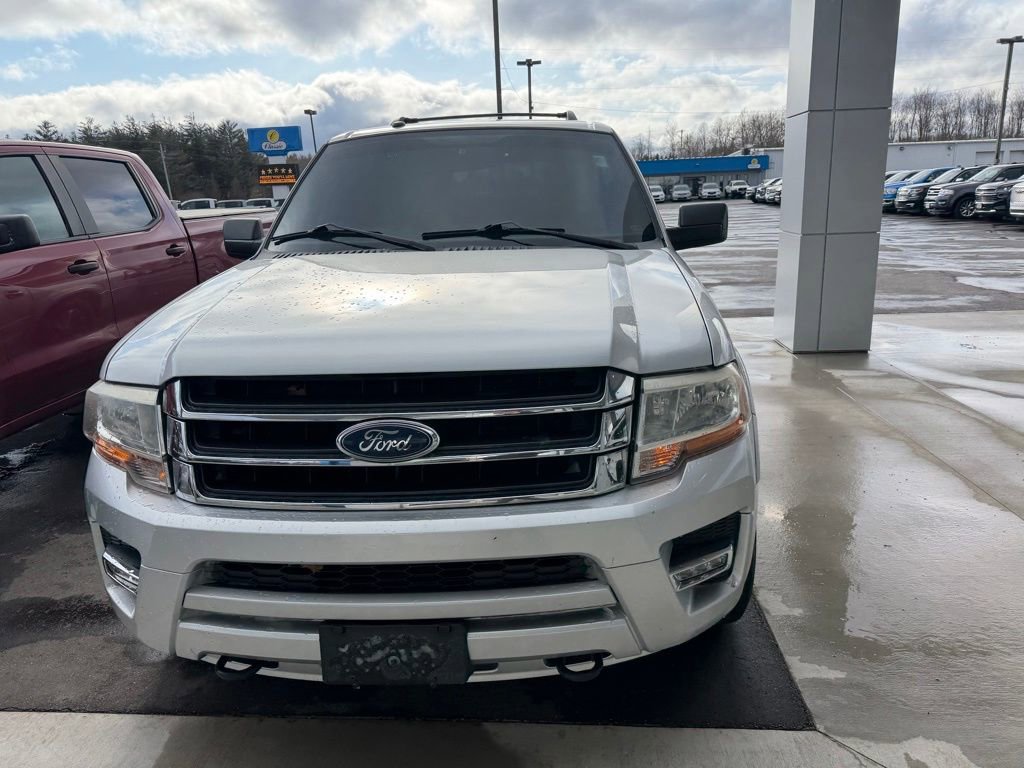 Used 2017 Ford Expedition EL XLT w/ Equipment Group 202A image 2