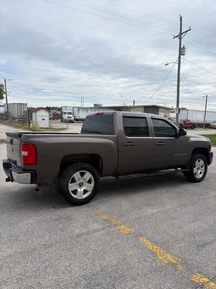 Used 2007 Chevrolet Silverado 1500 LTZ w/ Safety Package AWD/4WD image 5