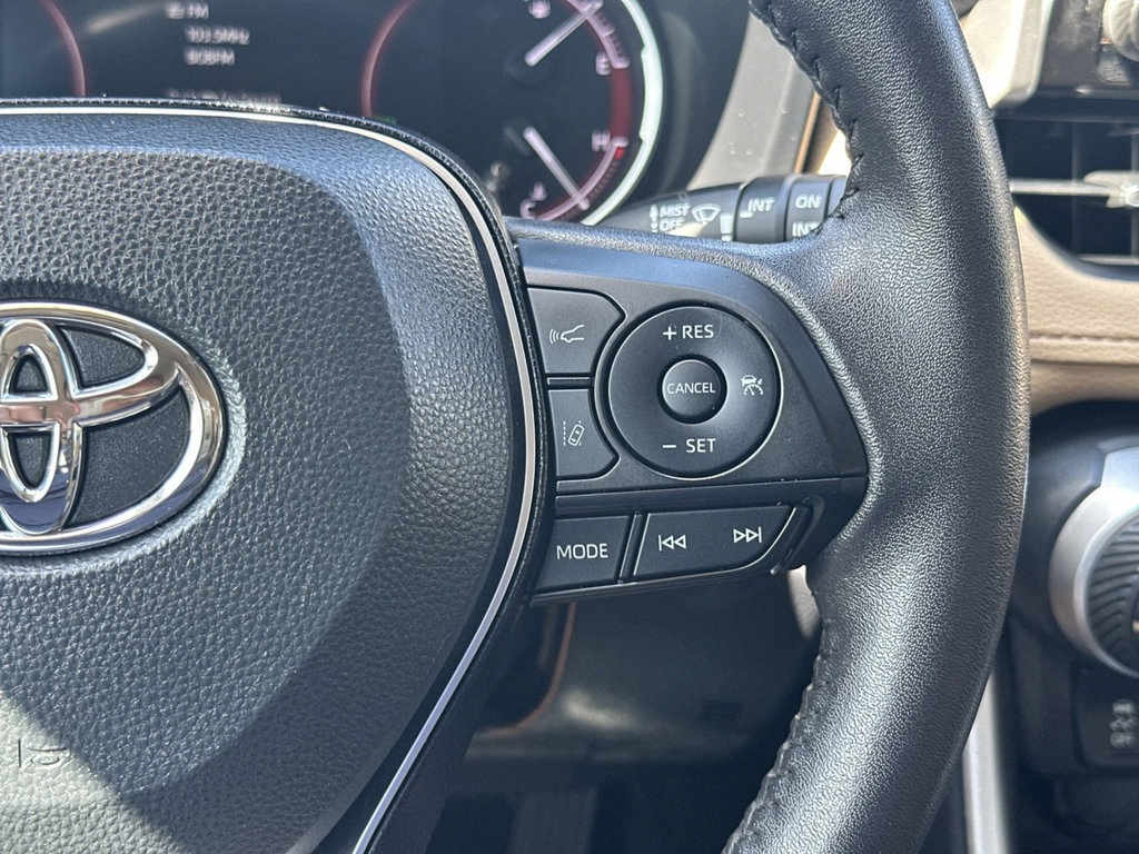 Used 2025 Toyota RAV4 XLE Premium FWD image 31