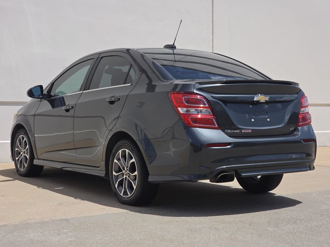 Used 2017 Chevrolet Sonic LT w/ Convenience Package FWD image 3