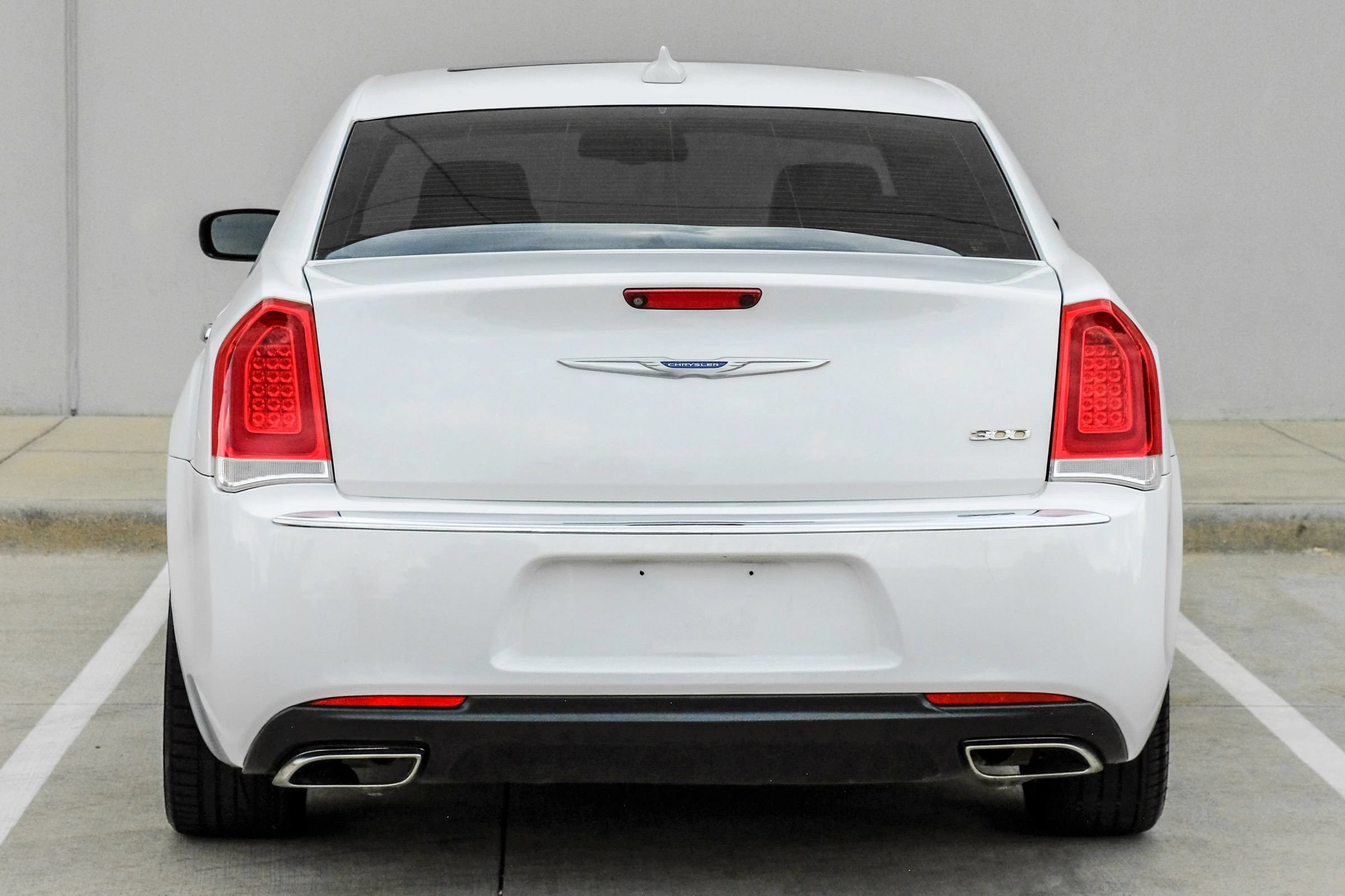 Used 2020 Chrysler 300 Limited RWD image 13