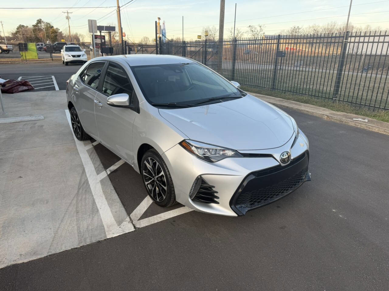 Used 2018 Toyota Corolla SE FWD image 8