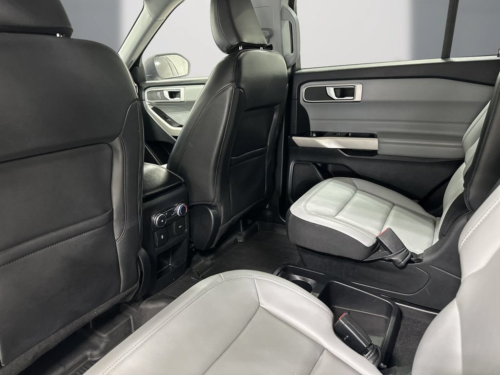 Used 2021 Ford Explorer XLT w/ Equipment Group 202A RWD image 15