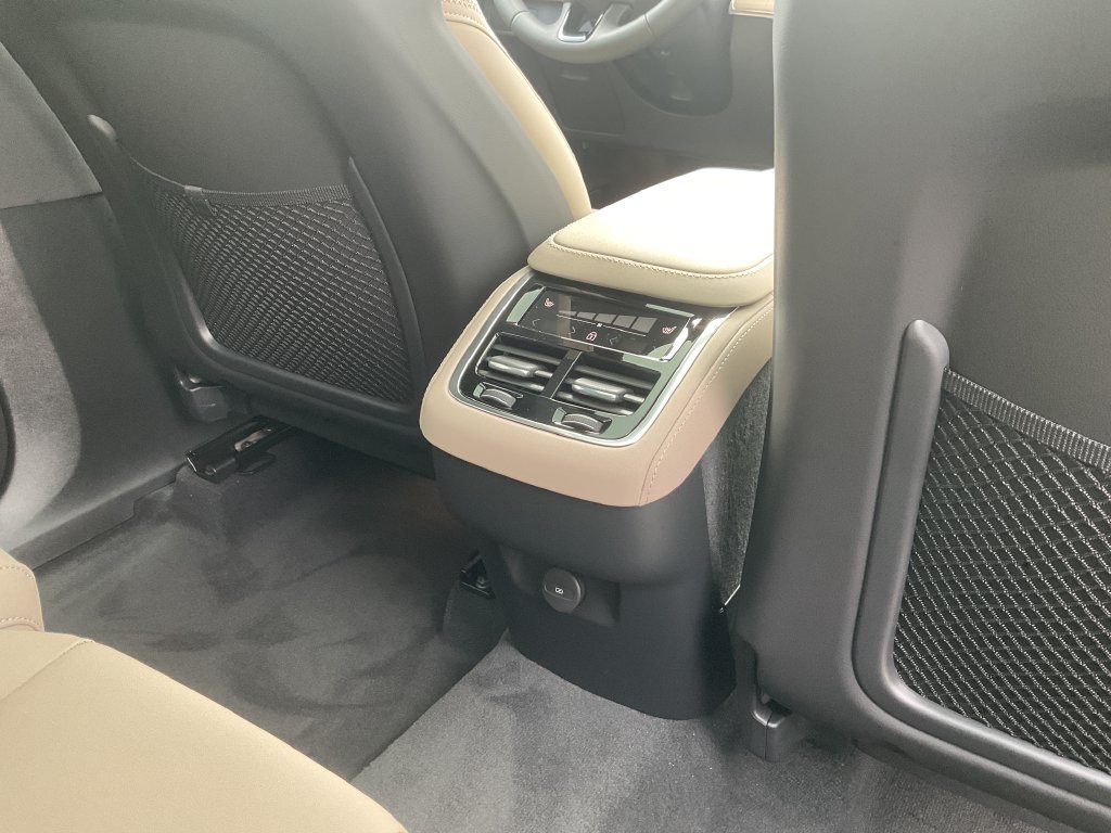 New 2027 Volvo XC90 B5 Core AWD/4WD image 20