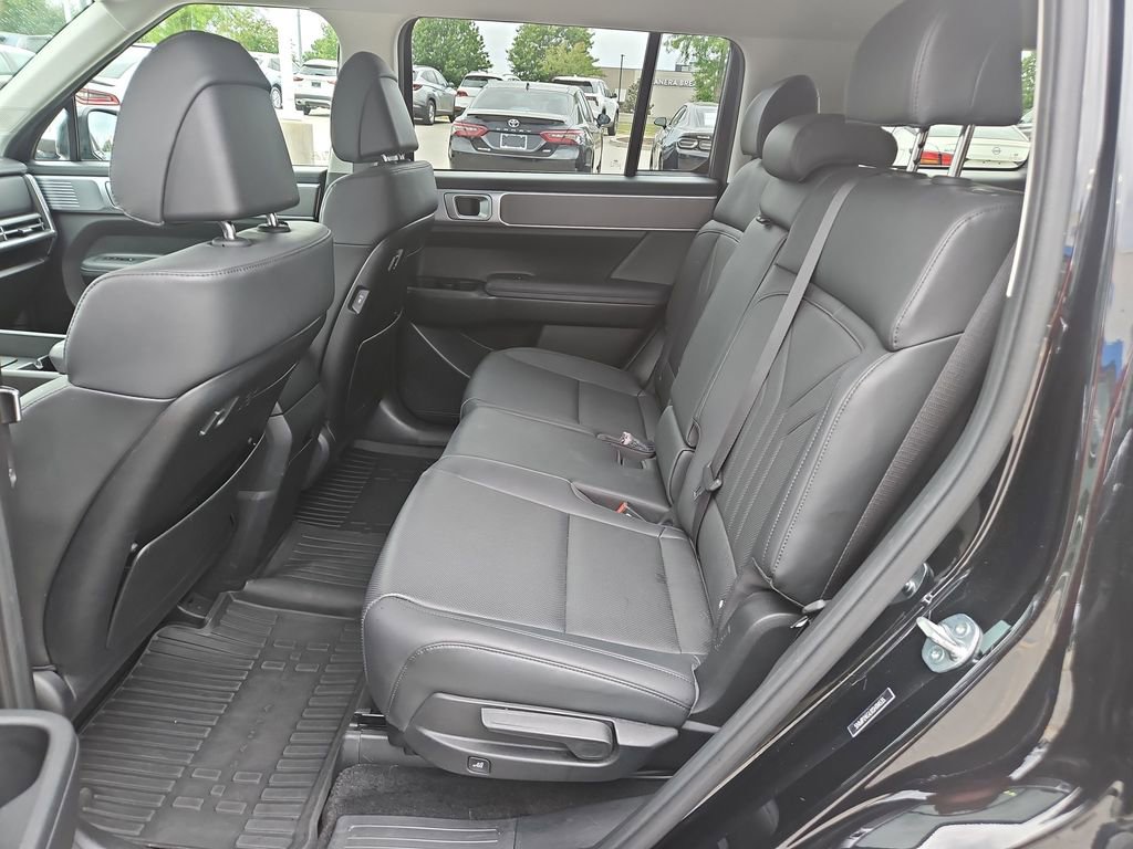 Used 2025 Hyundai Santa Fe SEL FWD image 30