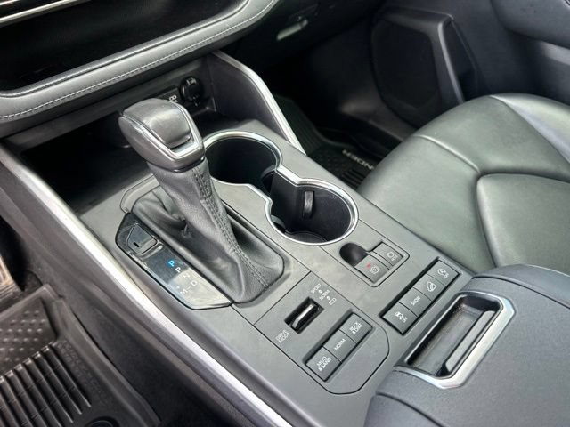 Used 2020 Toyota Highlander XLE AWD/4WD image 28