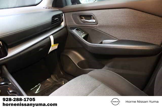 Used 2022 Nissan Rogue SV image 11
