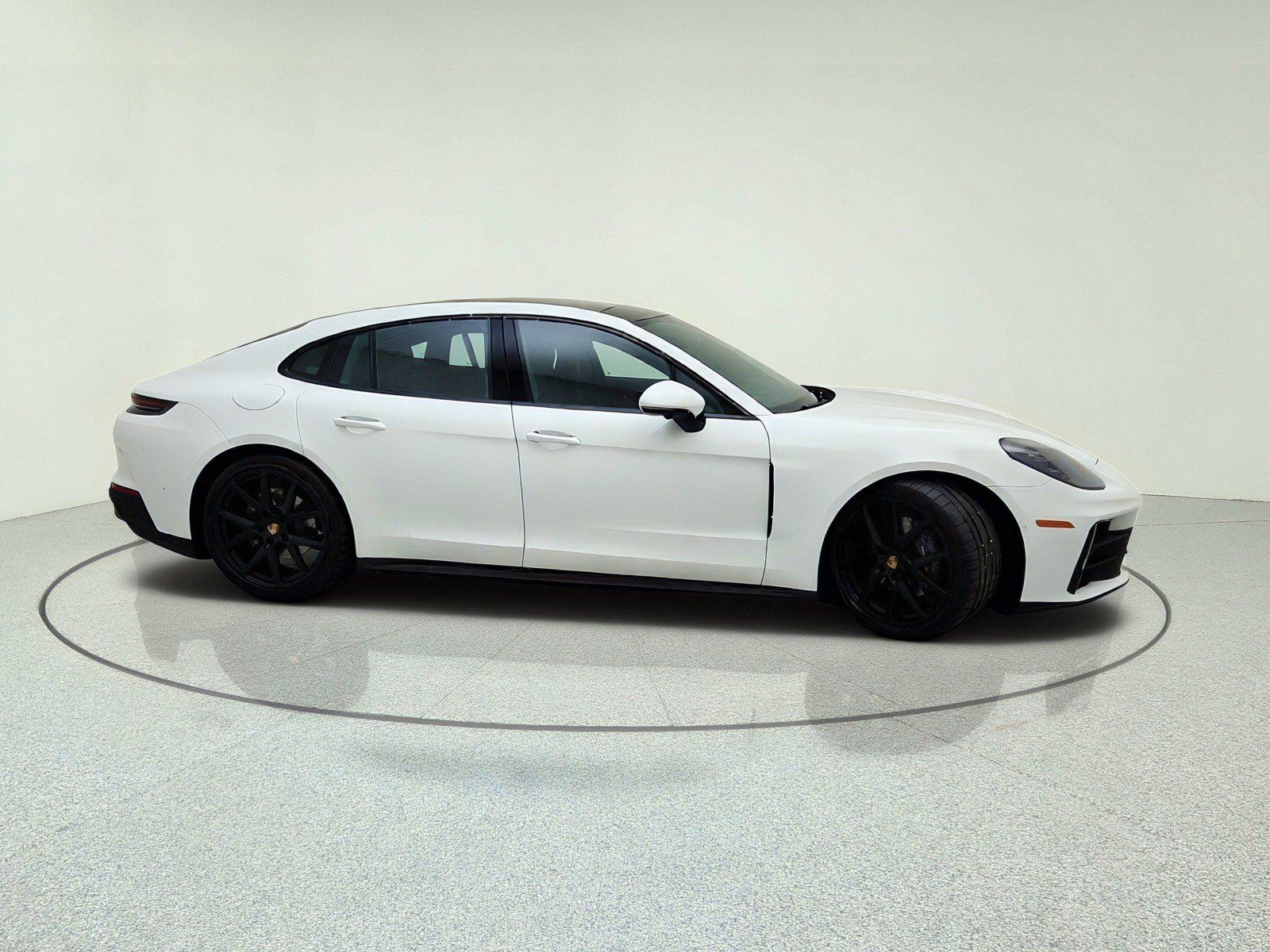 Used 2025 Porsche Panamera image 6