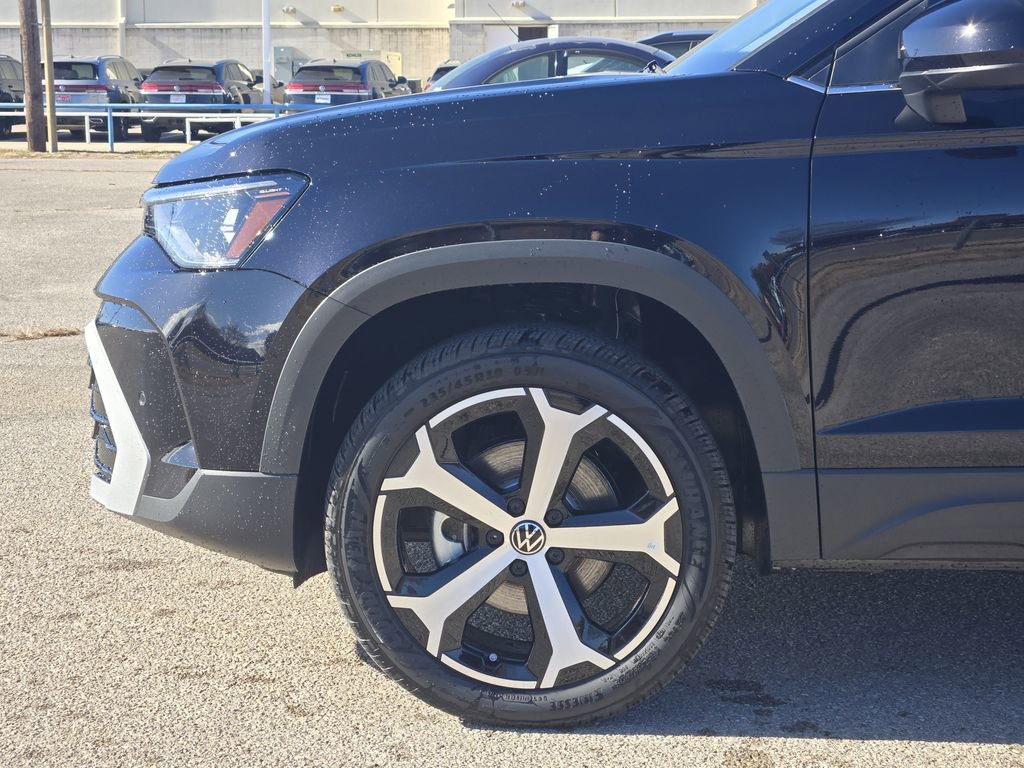 New 2026 Volkswagen Taos SEL image 5