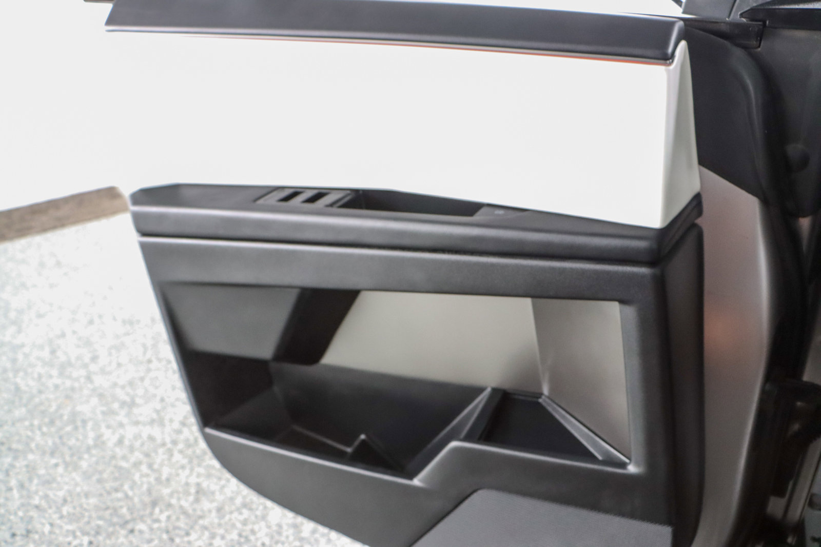 Used 2024 Tesla Cybertruck AWD Crew Cab image 19