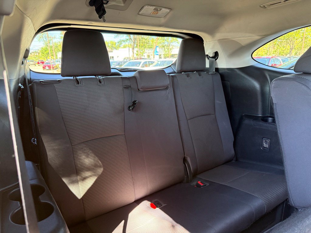 Used 2022 Toyota Highlander LE AWD/4WD image 16