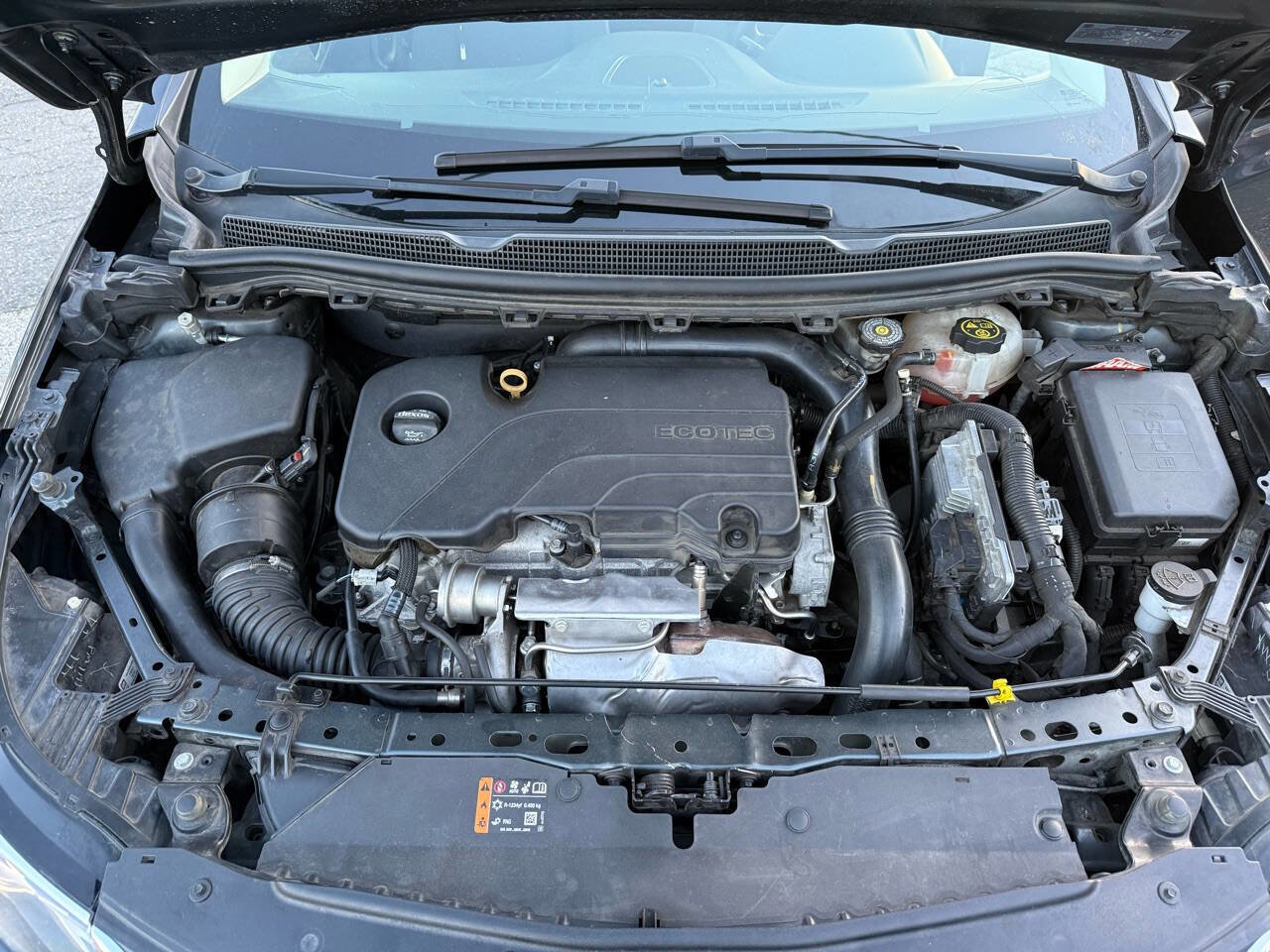 Used 2018 Chevrolet Cruze LT w/ Sun And Sound Package FWD image 11