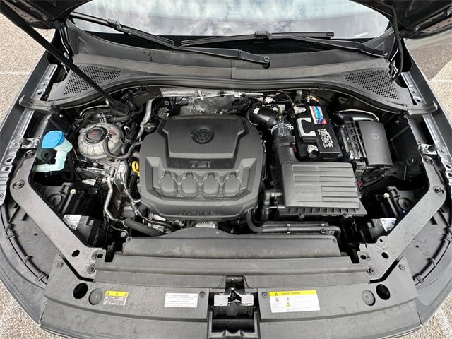 Used 2022 Volkswagen Tiguan SE R-Line image 31