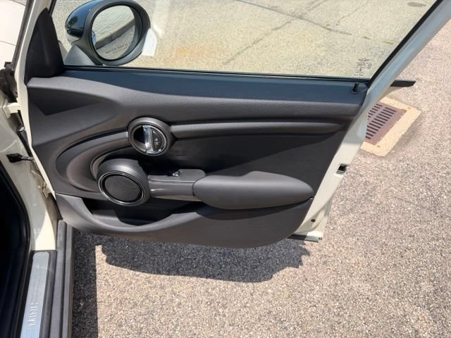 Used 2016 MINI Cooper 4-Door Hardtop FWD image 19