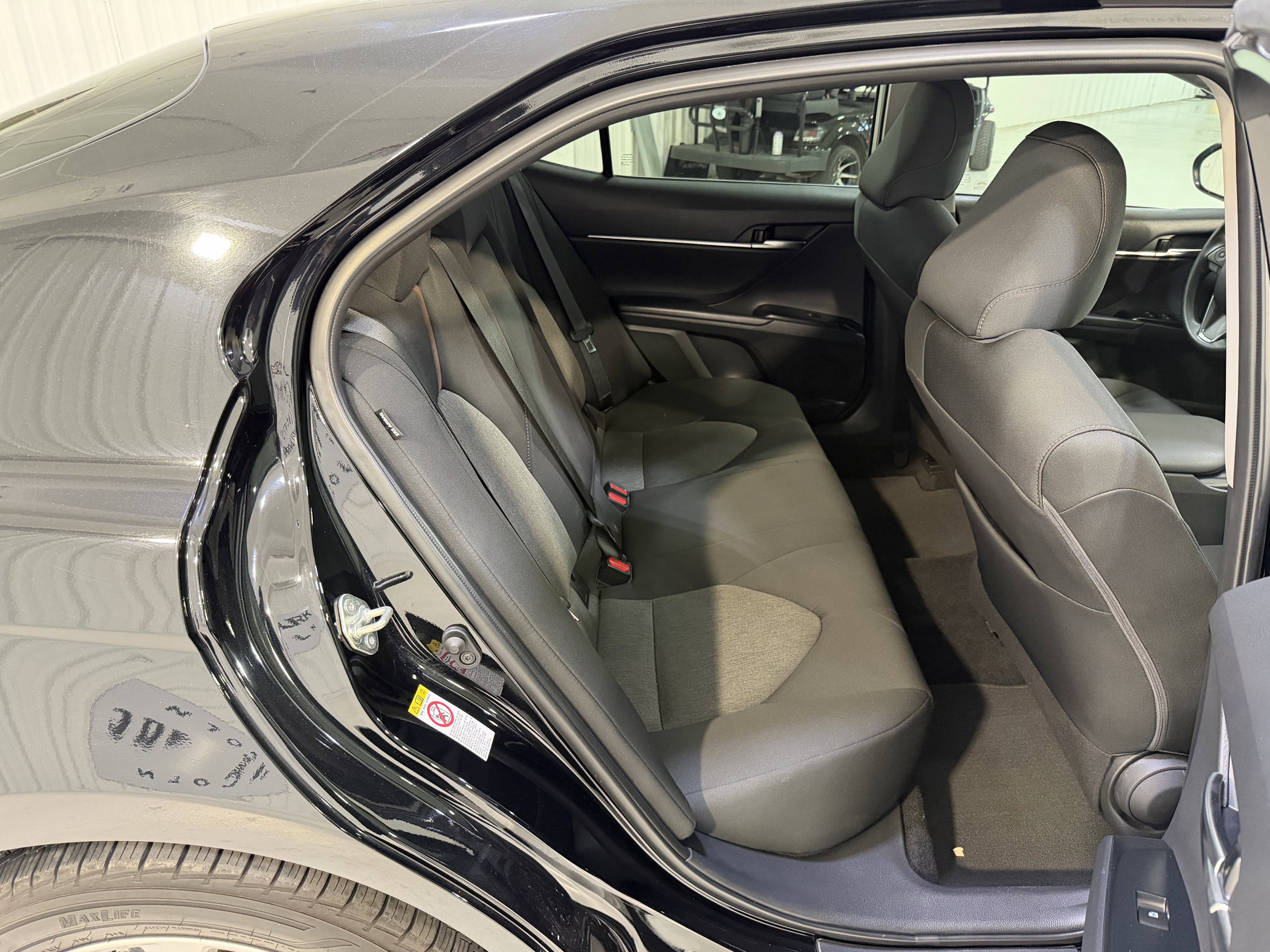 Used 2018 Toyota Camry LE w/ Convenience Package image 12