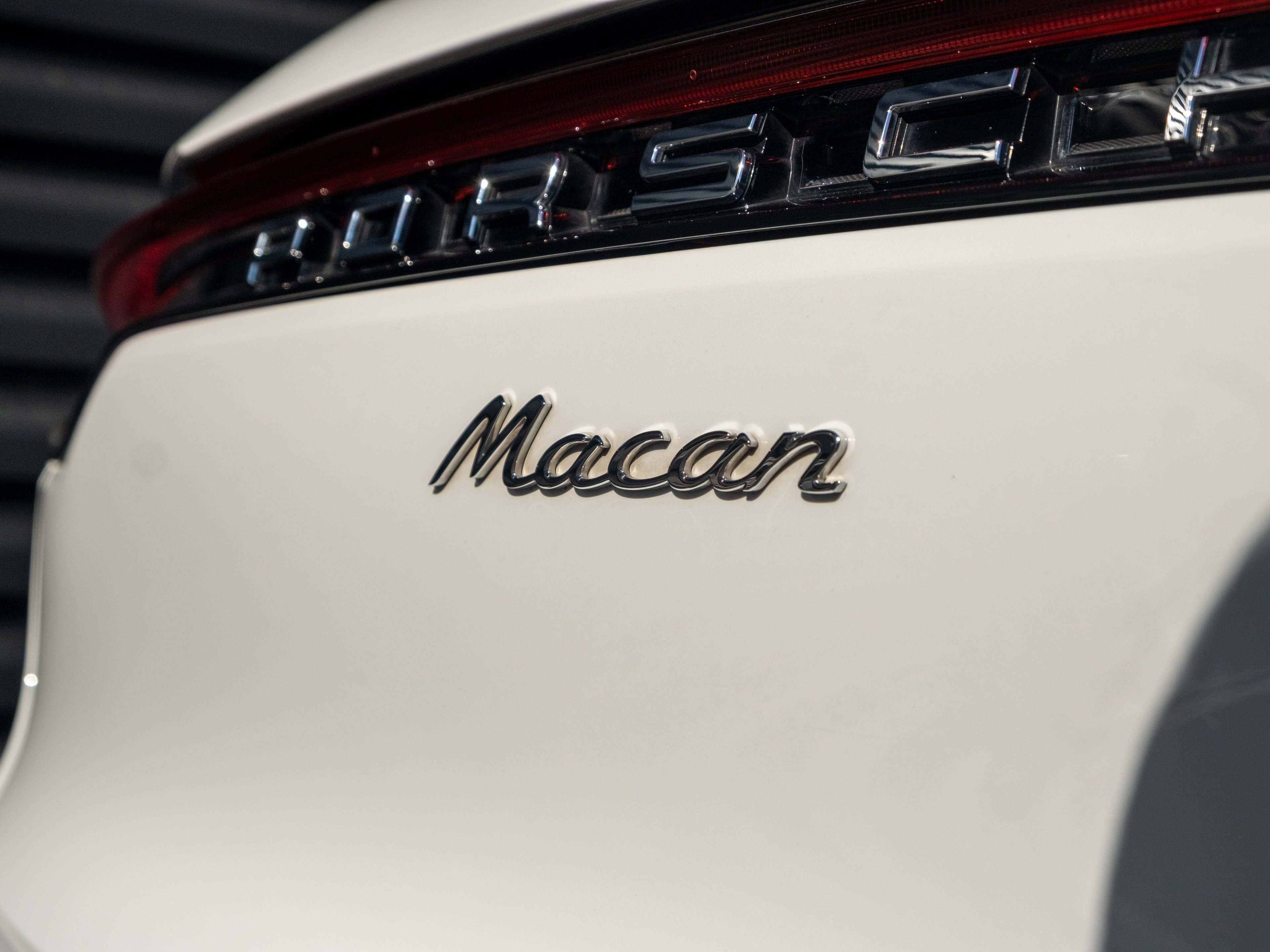 Certified 2023 Porsche Macan image 36
