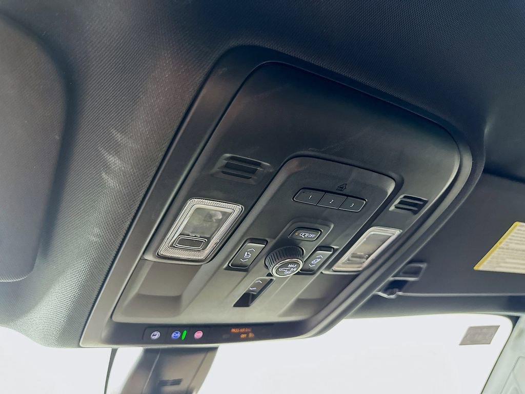 Used 2022 Chevrolet Suburban High Country image 35