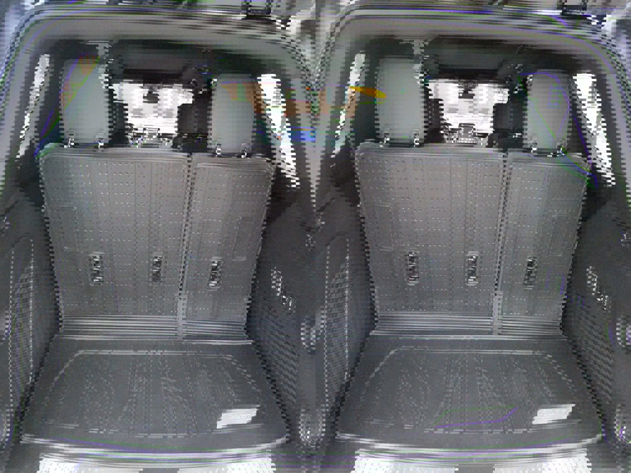 Used 2022 Chevrolet Tahoe Z71 w/ Luxury Package AWD/4WD image 16