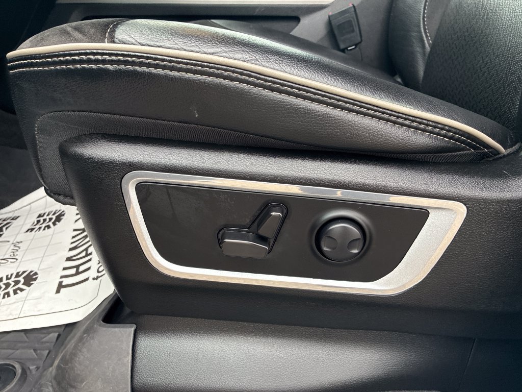 Used 2023 RAM 1500 Laramie AWD/4WD image 12